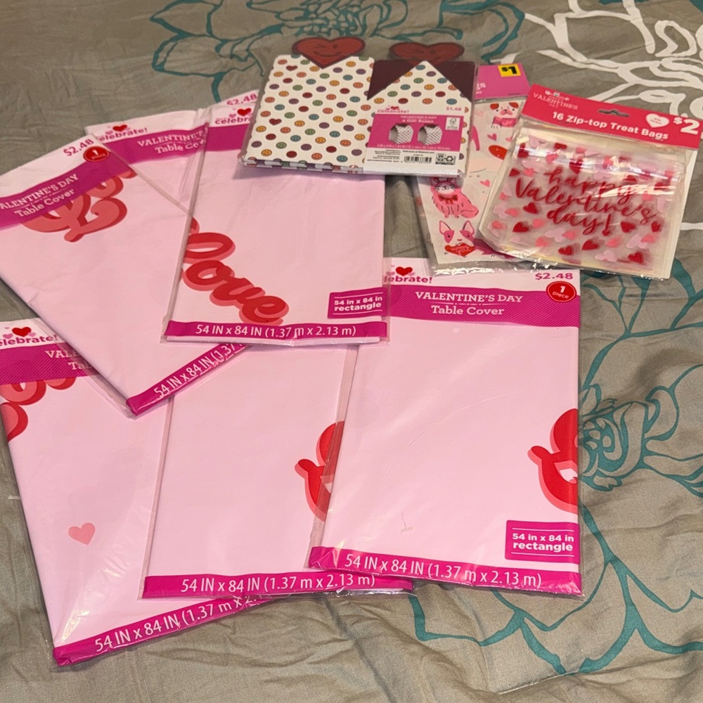 Valentine's Day Pink Table Cover Set